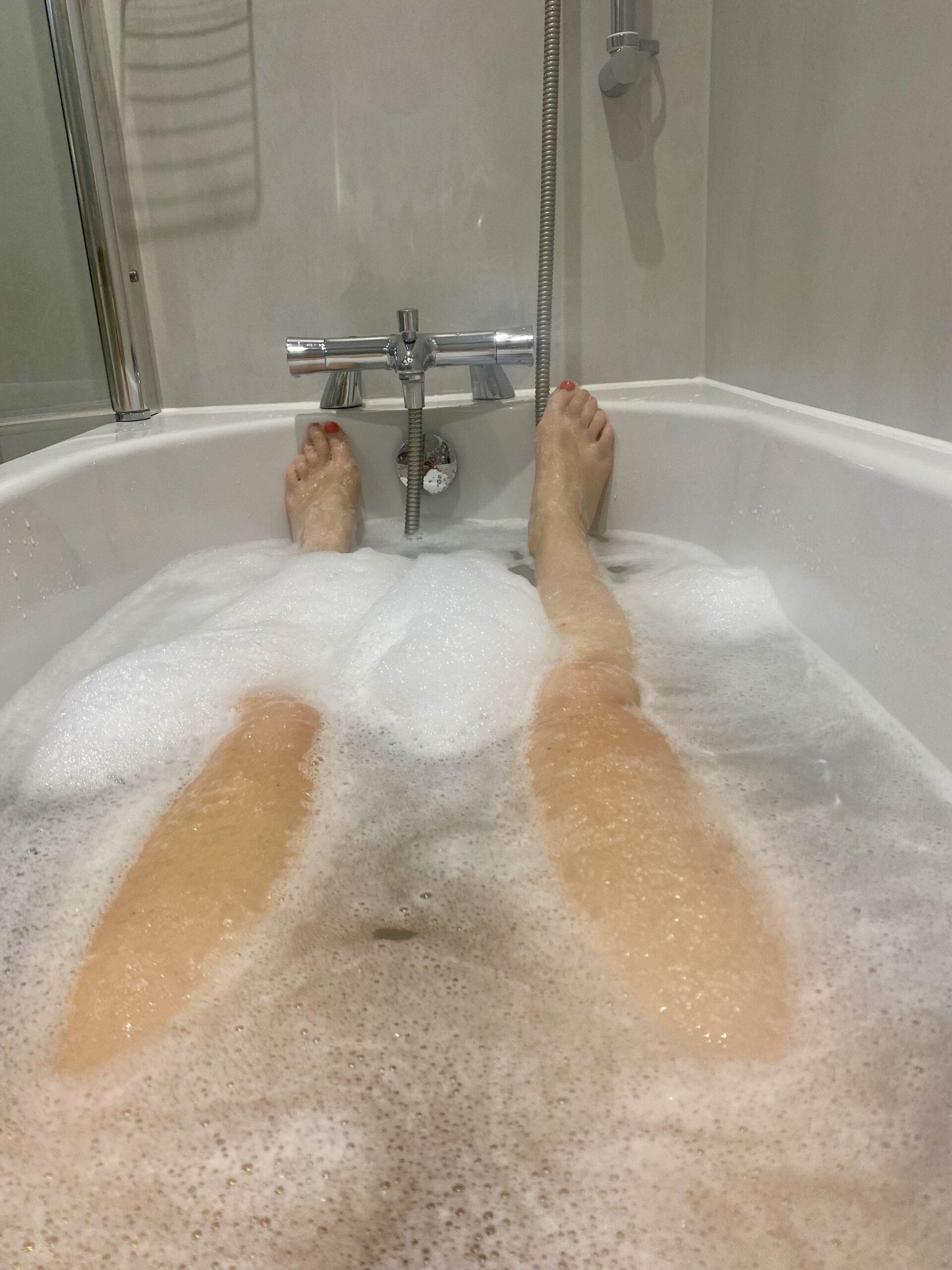 A marina with a bath. Bliss for Jenni